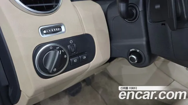 Land Rover Discovery 2015 — фото 17