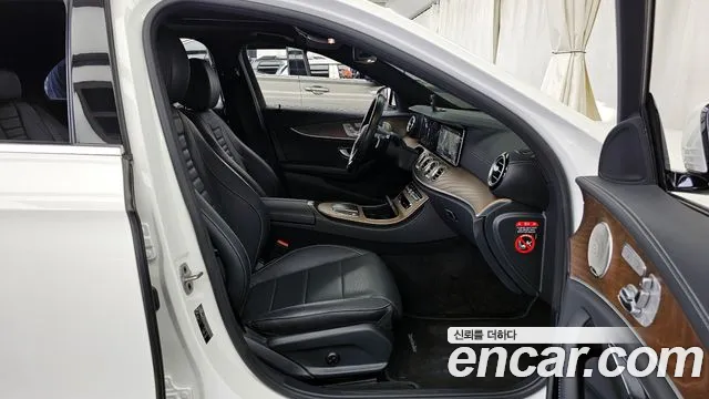 Mercedes-Benz E-Class 2021 — фото 16