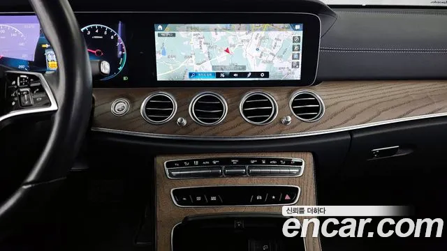 Mercedes-Benz E-Class 2021 — фото 19