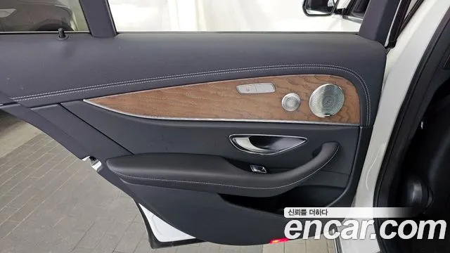 Mercedes-Benz E-Class 2021 — фото 14