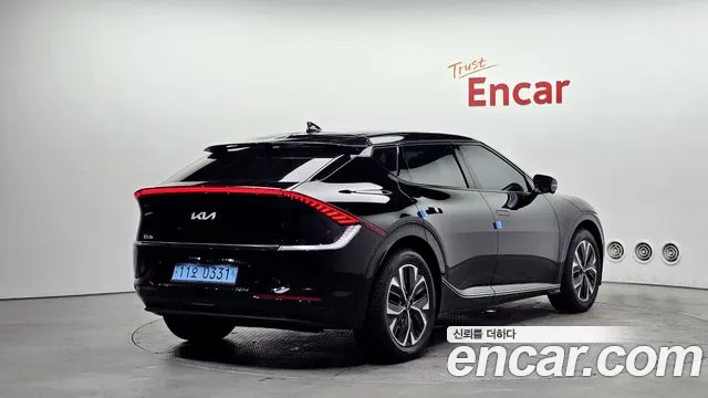 Kia EV6 2023 — фото 2