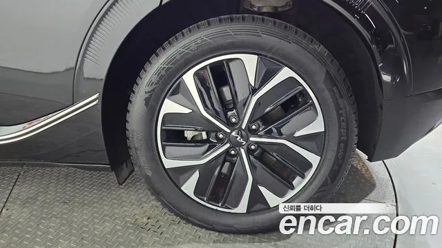 Kia EV6 2023 — фото 7