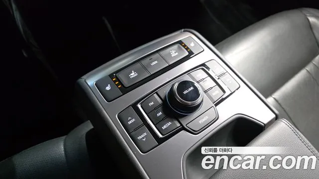 Hyundai Genesis 2016 — фото 19