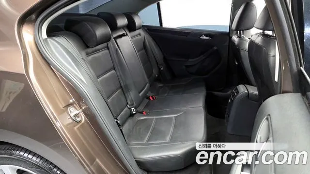 Volkswagen Jetta 2015 — фото 11
