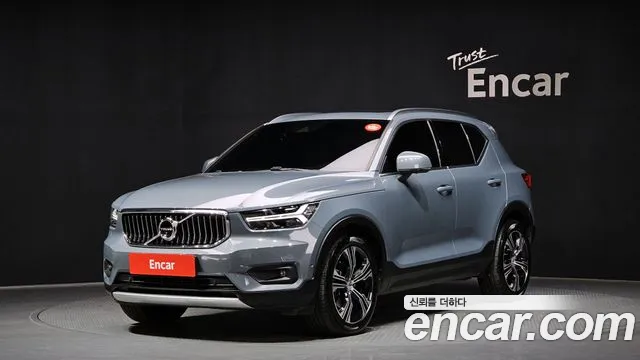 Volvo XC40 2021 — фото 1
