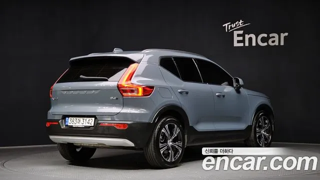Volvo XC40 2021 — фото 2