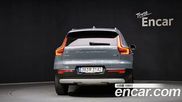 Volvo XC40 2021 — фото 4
