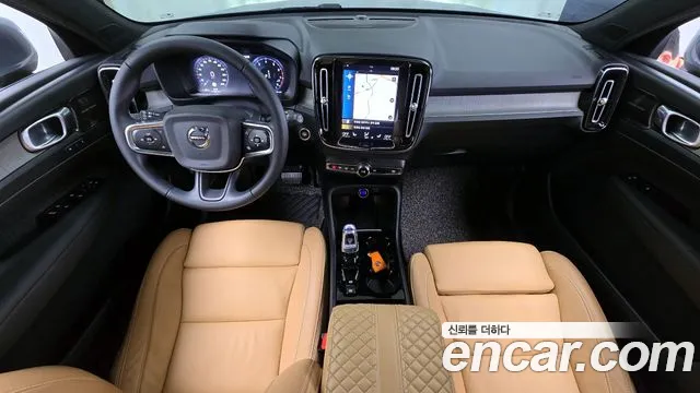 Volvo XC40 2021 — фото 10
