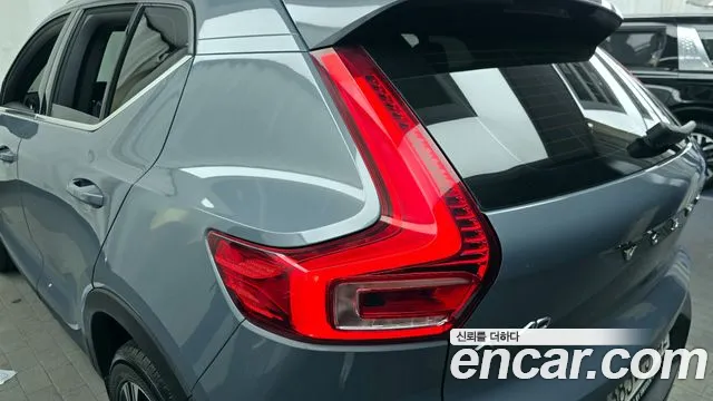 Volvo XC40 2021 — фото 9