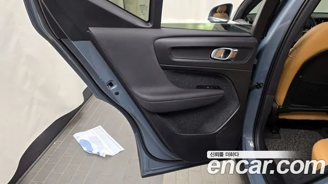 Volvo XC40 2021 — фото 15