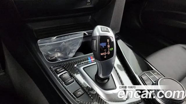 BMW 3-Series 2018 — фото 12