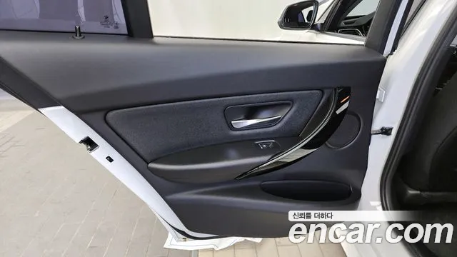 BMW 3-Series 2018 — фото 15