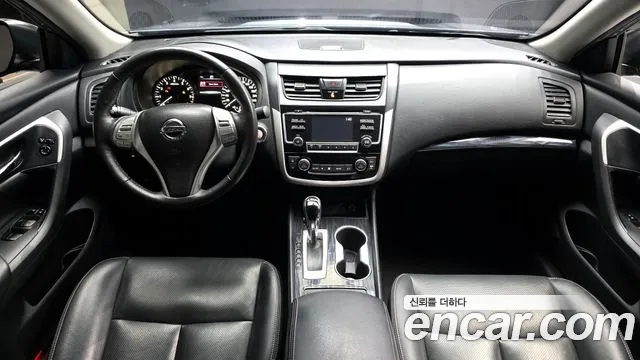 Nissan Altima 2018 — фото 10