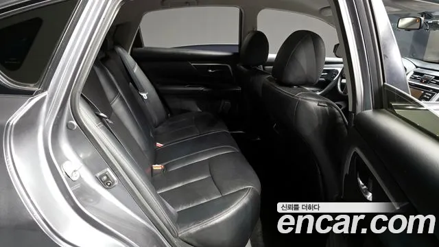 Nissan Altima 2018 — фото 17