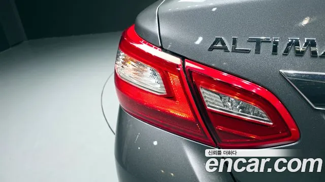 Nissan Altima 2018 — фото 9