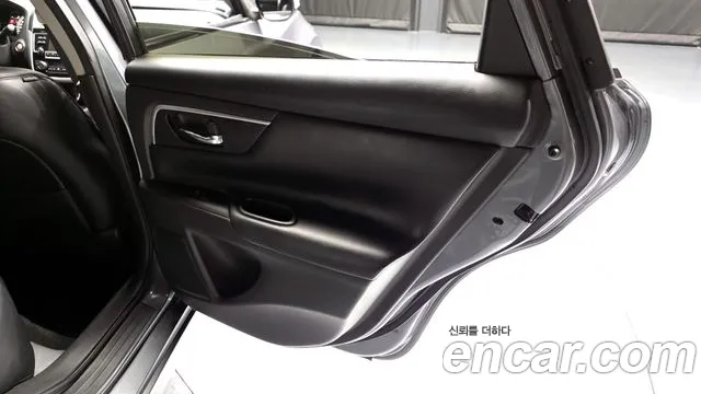 Nissan Altima 2018 — фото 15