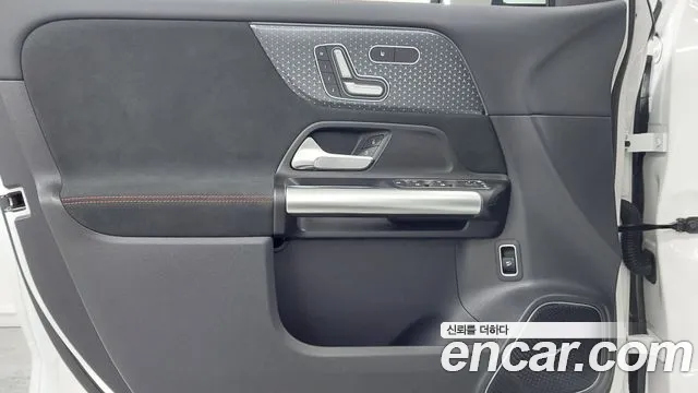 Mercedes-Benz EQA 2025 — фото 15