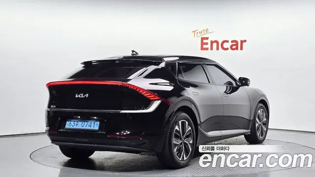 Kia EV6 2023 — фото 1