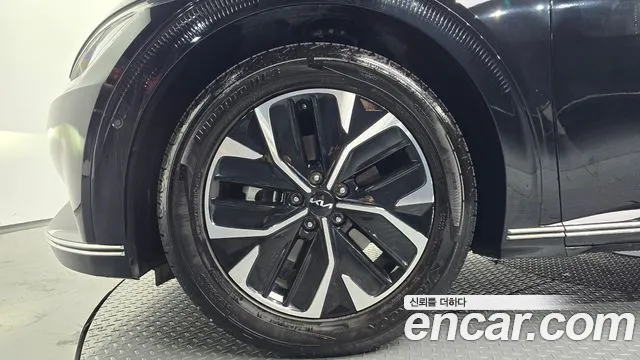 Kia EV6 2023 — фото 4