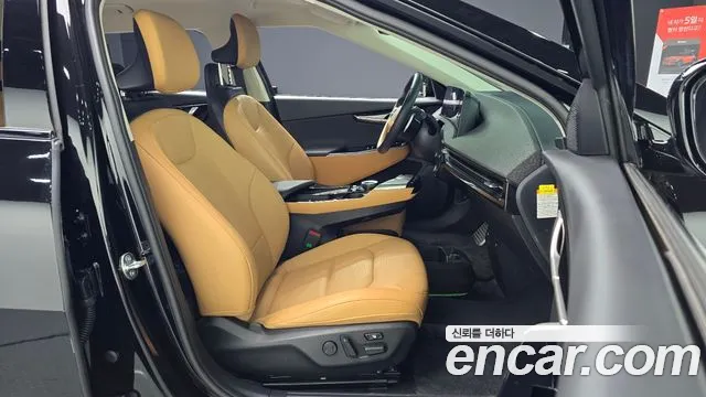 Kia EV6 2023 — фото 12
