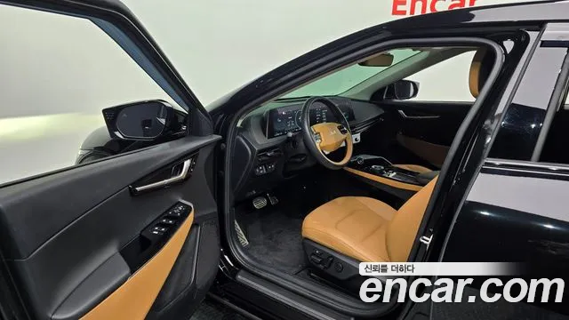 Kia EV6 2023 — фото 16