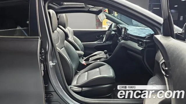 Hyundai Veloster 2019 — фото 17
