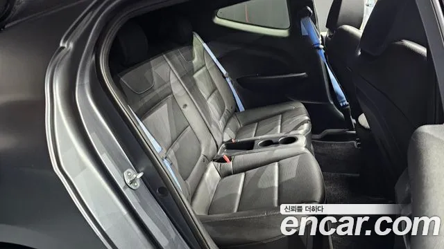 Hyundai Veloster 2019 — фото 18