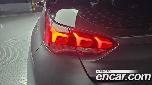 Hyundai Veloster 2019 — фото 9