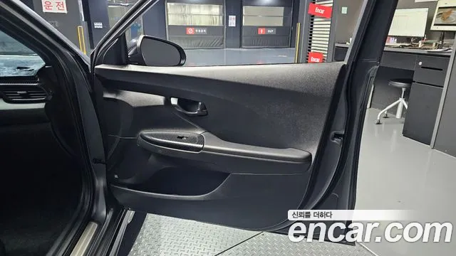Hyundai Veloster 2019 — фото 15