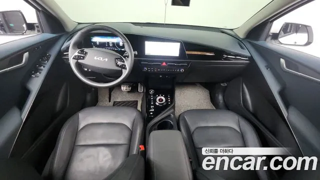 Kia Niro 2023 — фото 10