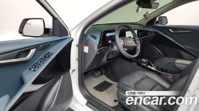 Kia Niro 2023 — фото 13