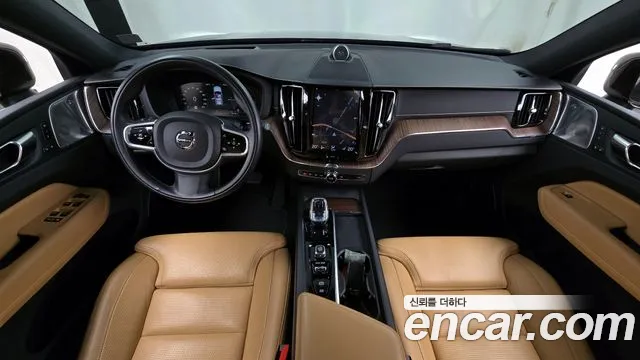 Volvo XC60 2021 — фото 10