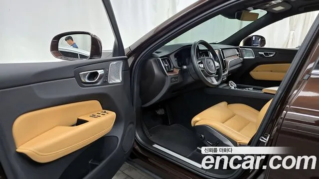 Volvo XC60 2021 — фото 13