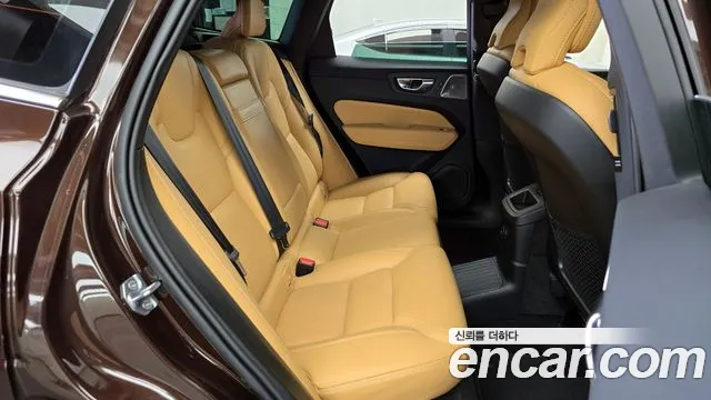Volvo XC60 2021 — фото 17