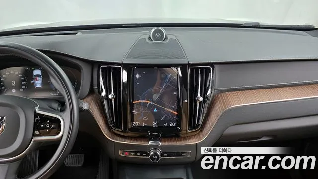 Volvo XC60 2021 — фото 19