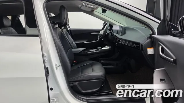 Kia EV6 2022 — фото 16