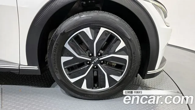 Kia EV6 2022 — фото 6