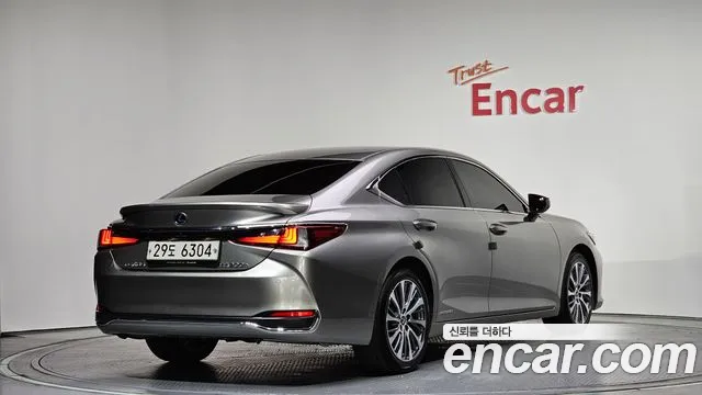 Lexus ES 2019 — фото 2