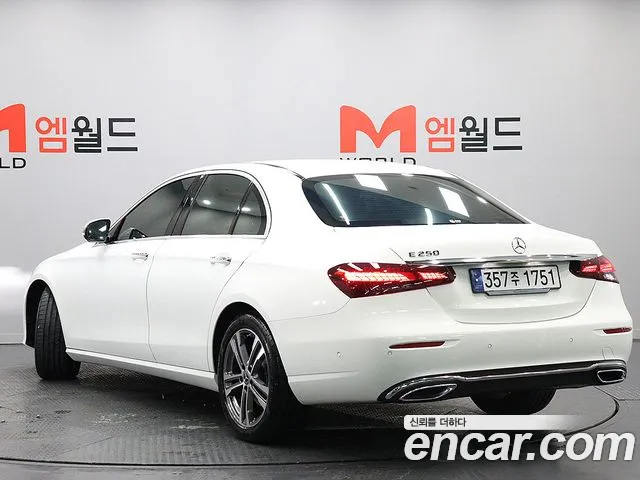 Mercedes-Benz E-Class 2023 — фото 4