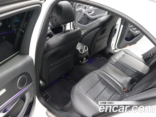 Mercedes-Benz E-Class 2023 — фото 10