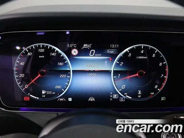 Mercedes-Benz E-Class 2023 — фото 16