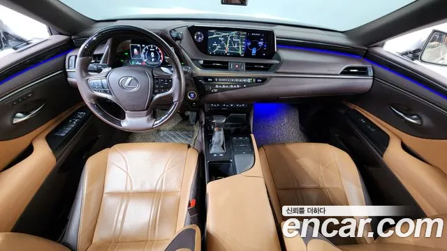 Lexus ES 2019 — фото 10