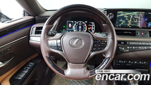 Lexus ES 2019 — фото 19