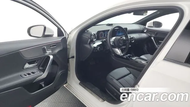 Mercedes-Benz A-Class 2025 — фото 13