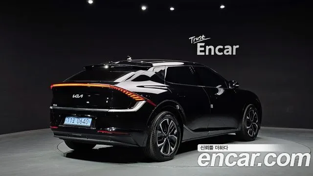 Kia EV6 2023 — фото 2