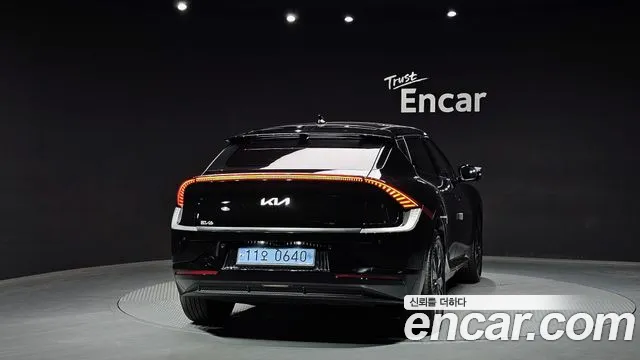 Kia EV6 2023 — фото 4