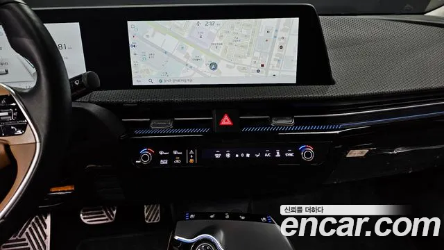 Kia EV6 2023 — фото 20