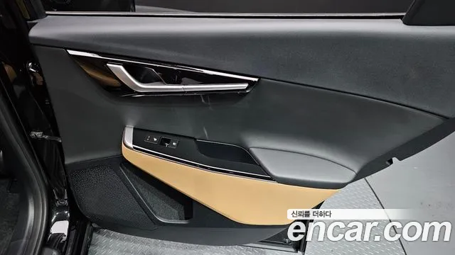 Kia EV6 2023 — фото 15