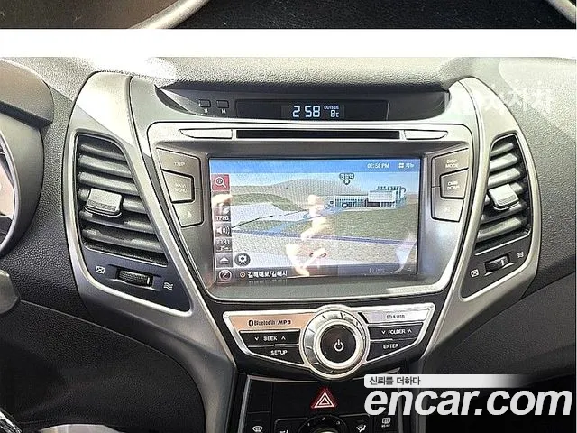 Hyundai AVANTE 2014 — фото 11