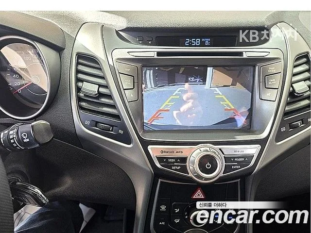 Hyundai AVANTE 2014 — фото 12